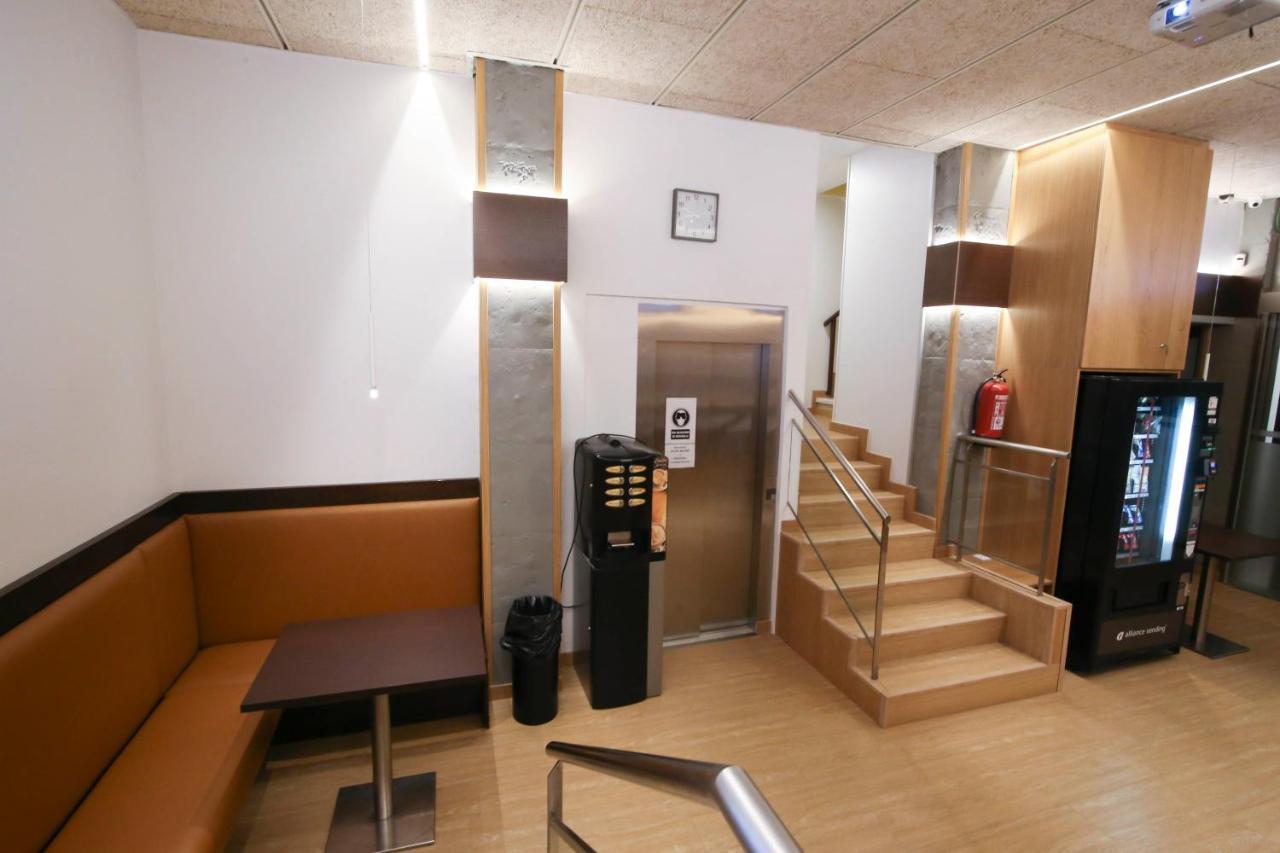 埃斯普卢加斯酒店 埃斯普卢加·德·隆布雷格 外观 照片