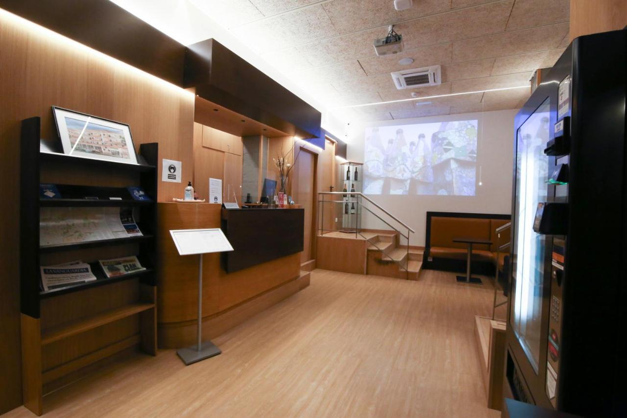 埃斯普卢加斯酒店 埃斯普卢加·德·隆布雷格 外观 照片
